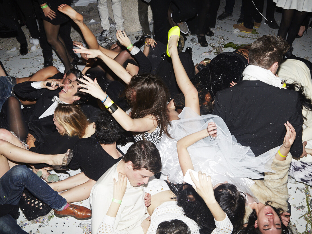 Ed Fornieles, New York New York Happy Happy (NY NY HP HP), 2014, Performance (in association with Rhizome), New Museum, New York. © the artist, courtesy Carlos/Ishikawa, London