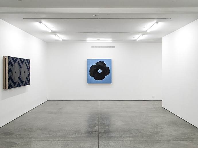 Donald Sultan, "installation of Artifice exhibition," 2014. Courtesy of Ryan Lee, New York