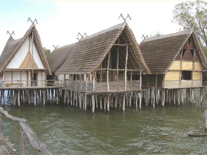 Uno dei Siti palafitticoli preistorici dell’arco alpino, dal 2011 patrimonio dell'Unesco: gli antichi sceglievano legni adatti alla permanenza in acqua, iniziando ad abbattere piante vicine al lago