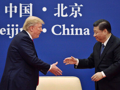 Donald Trump impulsó una política exterior confrontativa que incluyó una guerra de aranceles contra China y tensiones con aliados históricos. Trump y Xi, Beijing, China, 9 de noviembre de 2017