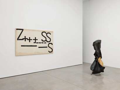 David Hammons and Jannis Kounellis, exhibition view. Courtesy of White Cube