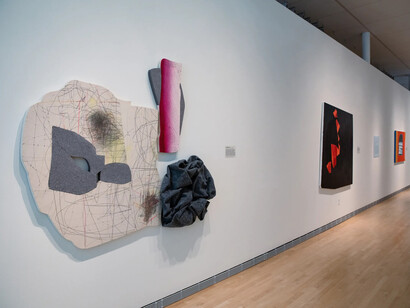 Leslie Smith III, Leave your baggage at the door, exhibition view. Courtesy of Chart