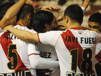 Los jugadores del Rayo Vallecano hacen piña