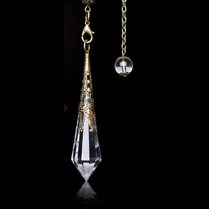 Pendule. Les pendules en cristal, par exemple, offrent en plus de l'onde de forme, l'effet spécifique du cristal auquel il est associé