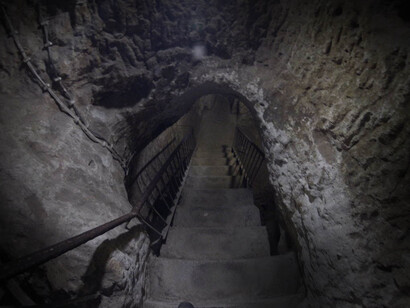 Città sotterranea di Derinkuyu in Cappadocia, Turchia. L'origine di Derinkuyu è incerta, ma si ritiene che la costruzione della città sotterranea sia iniziata già nel Paleolitico