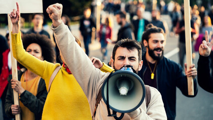 No podemos pensar ni hablar fuera del lenguaje