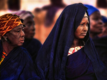 Niger – Donne con il tipico abbigliamento durante una Festa tuareg ad Abalak, foto Sergio Pessolano 