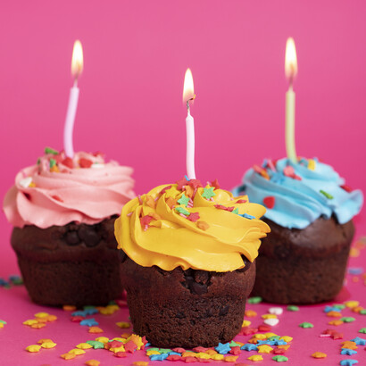 La torta de cumpleaños tiene un origen ancestral y simboliza tanto la vida como la conexión espiritual con la luz, el sol y los deseos de renovación