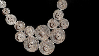 Collana 'Merletto', 2009 cartoncino ondulato 