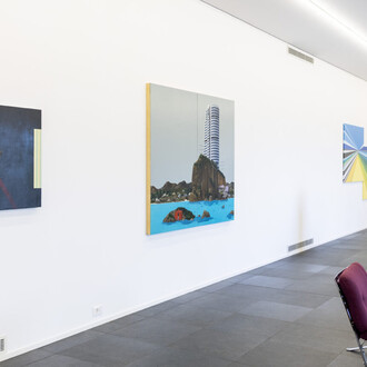 Varios artistas, El cielo y la tierra, vista de exhibición. Cortesía de Xippas