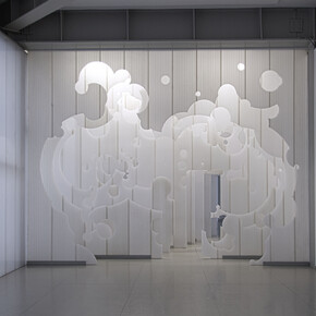 Gabriel Lester, Big bang pang, 2013. Courtesy of Museum van Bommel van Dam