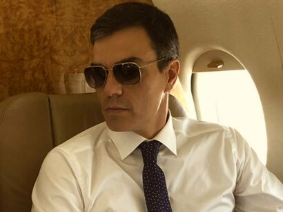 En las primeras semanas como presidente, el equipo de comunicación de Pedro Sánchez puso en circulación una serie de fotografías que llamaron la atención