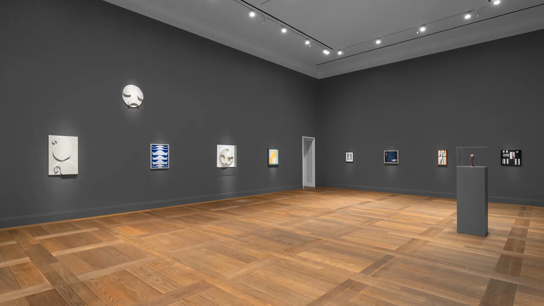 Sophie Taeuber-Arp, La règle des courbes (The rule of curves), exhibition view. Courtesy of Hauser and Wirth Gallery