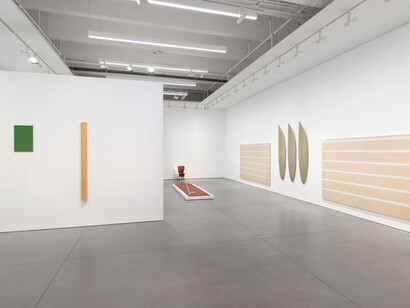 John Armlede, Ripple: furniture sculpture and painting after 1982, exhibition view. Courtesy of David Kordansky Gallery 