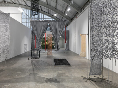 ektor garcia, kortinas, exhibition view. Courtesy of Mendes Wood DM