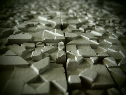Sara Ouhaddou, Ceramic wall installation with small variation, Detail