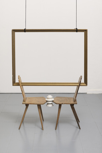 Arturo Comas, Untitled (chairs, frame and pole insulators), 2026. Courtesy of Galeria Nave © Arturo Comas