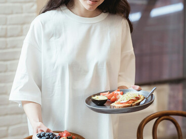 Woman practising mindful eating while enjoying a healthy breakfast