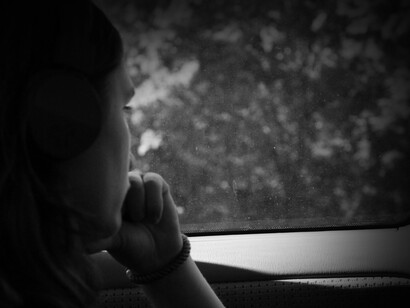 Nuestros pensamientos no siempre son reflejo de la realidad, son proyecciones distorsionadas, espejismos que oscurecen nuestra percepción