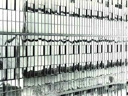 Fulvio Roiter, Fronte vetrato delle fabbriche Olivetti a Ivrea (architetti L. Figini, G. Pollini, ampliamento del 1939-40),1958 ca., Mart, Archivio del ʼ900, Fondo Figini-Pollini