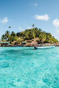 San Andrés combina paisagens paradisíacas, cultura caribenha e experiências únicas. Veja dicas para planejar sua viagem, explorar praias incríveis como Johnny Cay e Rocky Cay e garantir uma aventura inesquecível