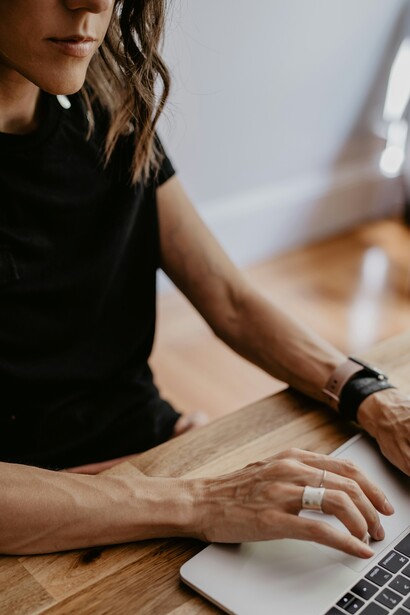 Con strumenti basati su AI, anche i piccoli team possono simulare scenari complessi e testare strategie in ambienti virtuali