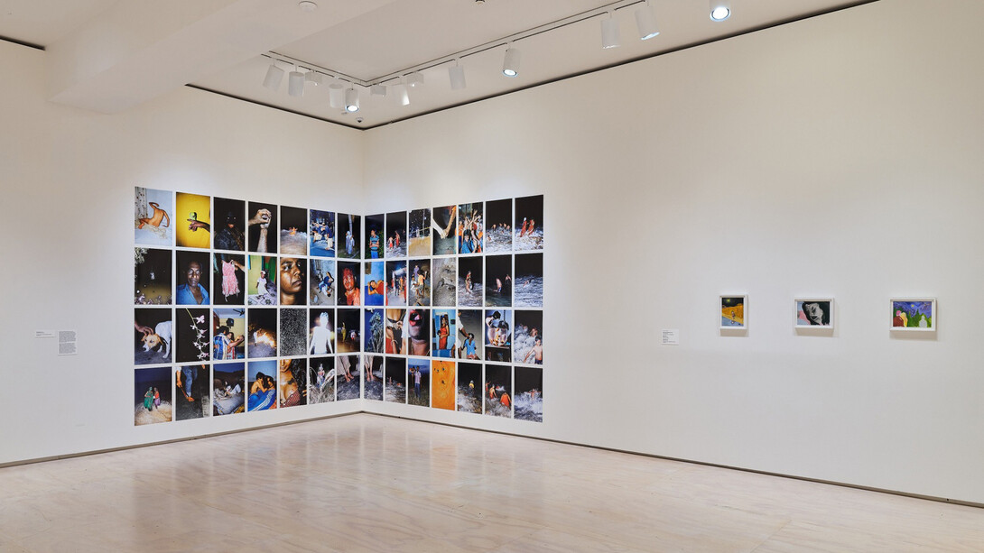 Sohrab Hura, Mother, vista de exhibición. Cortesía de MoMA PS1