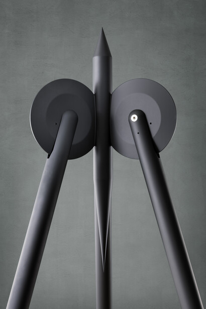 L. Bomben, Compasso a tre gambe, 2018, alluminio, cm 250 x 150 x 4 (variabili). Particolare. Ph Marco Diodà. Courtesy l'artista