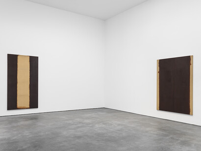 Yun Hyong-keun, Exhibition view. Courtesy of David Zwirner