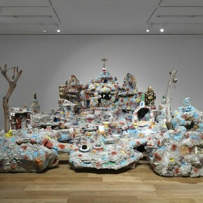 Mike Kelley. Framed and Frame, Exhibition view. Courtesy of Hauser & Wirth