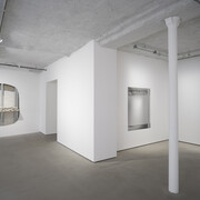 William Anastasi, Exhaling, then inhaling, vue de l'exposition. Avec l'aimable autorisation de la Galerie Jocelyn Wolff