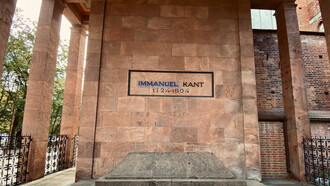 Monumento a Immanuel Kant,  Kaliningrad, Rusia