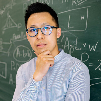 Valorizar o trabalho dos professores é reconhecer a importância de seu papel na formação de todos os profissionais e no desenvolvimento de uma sociedade mais justa e ética