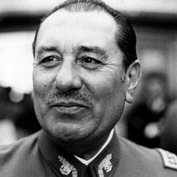 Carlos Prats, ministro de Defensa y comandante en jefe del Ejército de Chile hasta finales de agosto de 1973, fue el último dique de contención del golpe: tras su renuncia y sustitución por Pinochet al mando del estamento castrense, los golpistas encontraron el camino libre para sus propósitos  