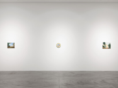 Karen Kilimnik, Exhibition view. Courtesy of Galerie Eva Presenhuber