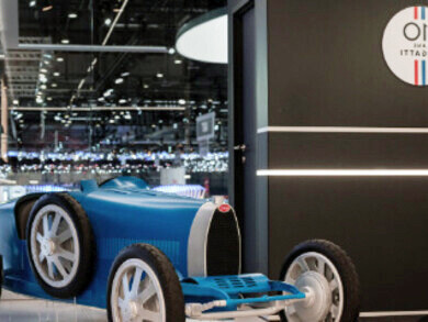 Si tuviésemos  que elegir, puede ser que la recreación del Bugatti Type 35, que fue el primer coche eléctrico de juguete de la historia sea el elegido. Hay que tener en cuenta que en los años 20 todos los coches de juguete eran a pedales y este modelo irrumpió con un motor eléctrico, que lo hizo ser uno de los más exclusivos de la época