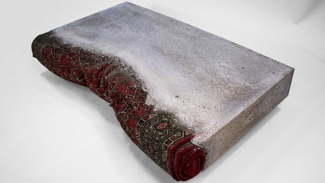 Ramazan Can, Yerlileştirme V 2017, 71x14,5x115cm, Yerleştirme (Beton, Dokuma). 
