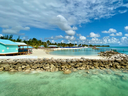 Este sueño soñado de mí mismo, quedo atrás disuelto como gota de agua en el mar