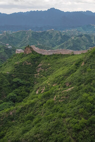 La Gran Muralla China, antigua fortificación construida y reconstruida entre el siglo V a.C. y el siglo XVI para proteger la frontera norte del Imperio chino, cuya longitud alcanza los 21.200 km