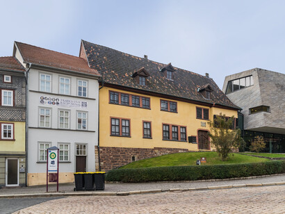 Parafraseando a Goethe, al escuchar la música de Bach, tengo la sensación de que la eterna armonía habla consigo misma, como debió de haber sucedido en el seno de Dios, justo en el instante de la creación del universo. Casa de Johann Sebastian Bach en Frauenplan 21 en Eisenach, Turingia, Alemania