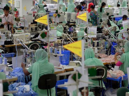 Tailors work on the production floor of a Bangladeshi garment factory, photo: Marcel Crozet, International Labour Organization