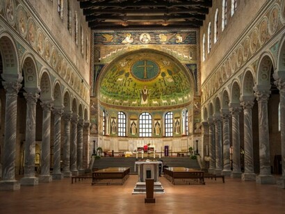 L'interno con i mosaici della Basilica di Sant'Apollinare Nuovo