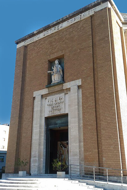Ingresso laterale della Cappella Universitaria della Divina Sapienza, foto Roberto Luciani
