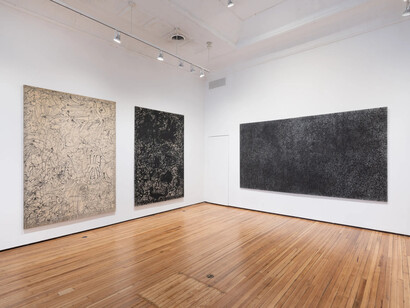 Friedel Dzubas, A black series, exhibition view. Courtesy of Nathalie Karg Gallery