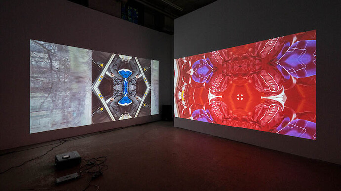 Verschiedene künstler, Screen time. Leipziger videokunst seit 1990, ausstellungsansicht. Mit freundlicher genehmigung des Museums der bildenden Künste Leipzig