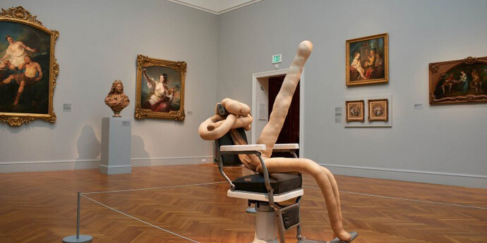 Sarah Lucas, Exhibition view. Courtesy of Legion of Honor Museum 