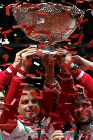 El equipo suizo levanta el trofeo de campeón de la Copa Davis en 2014