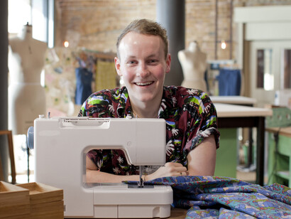 Great British Sewing Bee, Simon