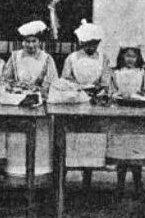 Clase de cocina de la Escuela Práctica de Señoritas "Estrada Cabrera", 1907