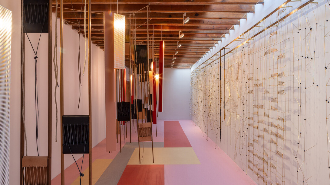 Leonor Antunes, Surface, edge and voids (expanded), exhibition view. Courtesy of kurimanzutto